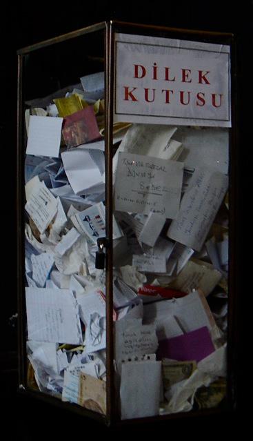 552863_577599795598095_571336865_n