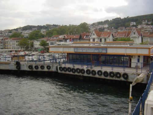 kinaliada-iskelesinde-araba-lastikleri-20060504